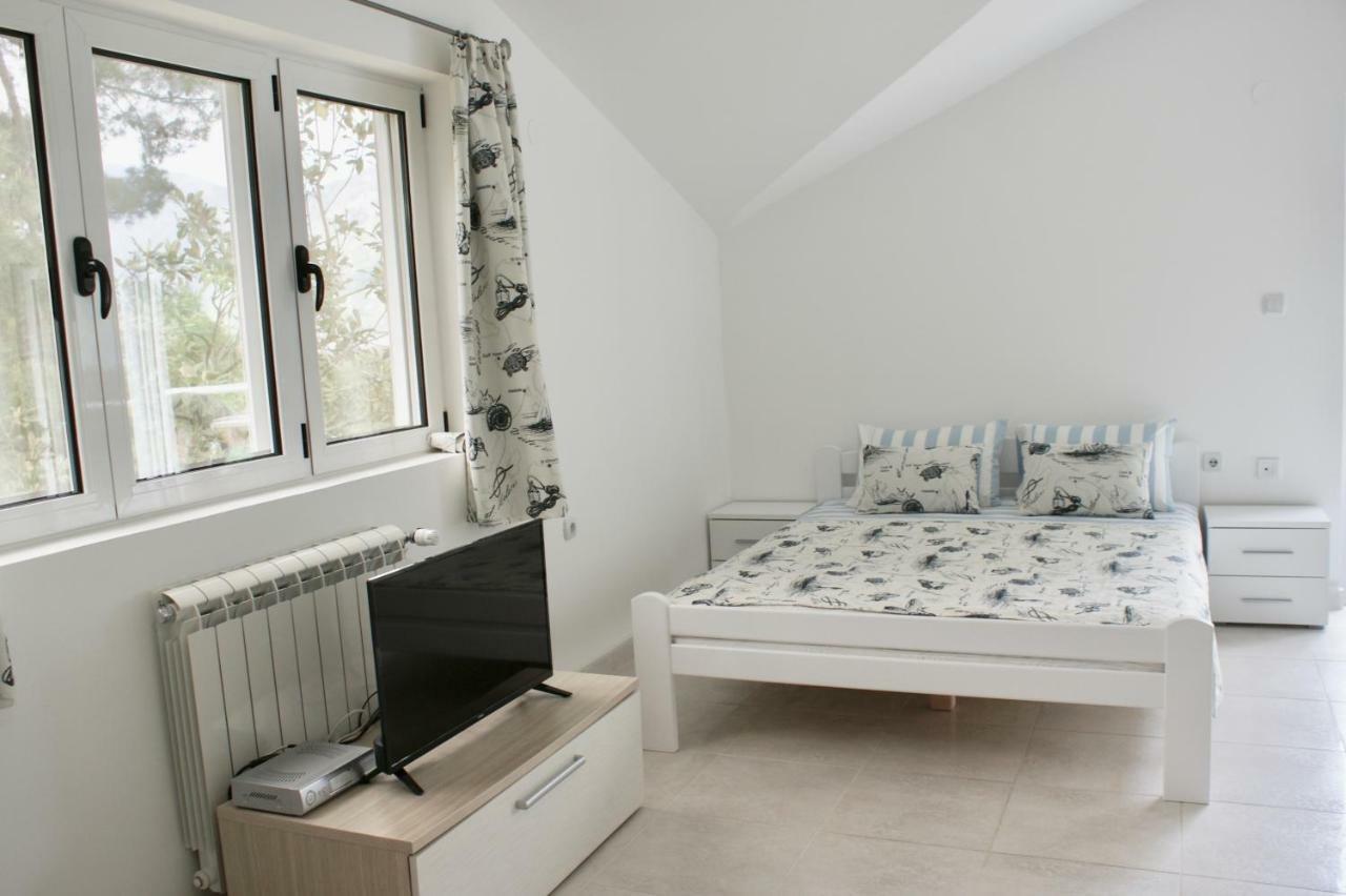 Studio Apartments Morinj Exterior photo